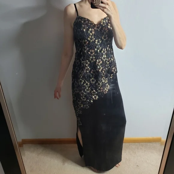 Menekshe black silk gown beaded appliqué formal - Picture 11 of 11